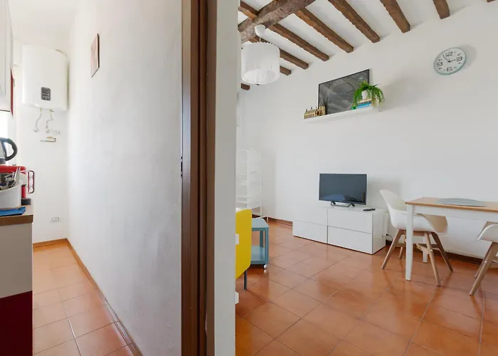 Guesthost - Savona District Comfy Appartement *