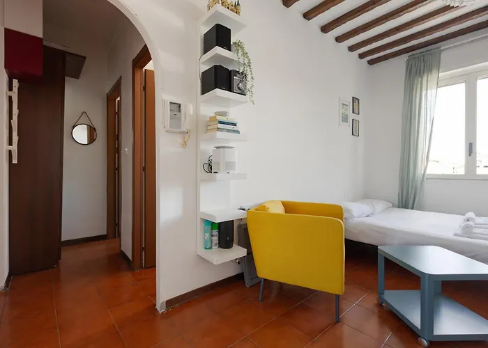 Guesthost - Savona District Comfy Appartement